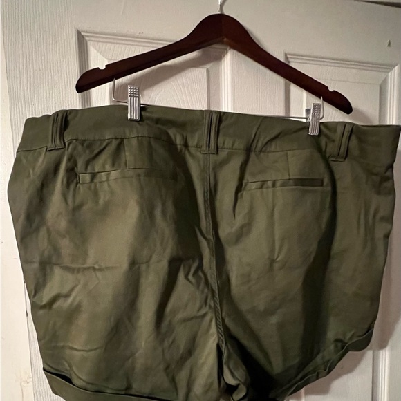 Torrid NWOT Size 26 Olive Green Shorts - Picture 6 of 7